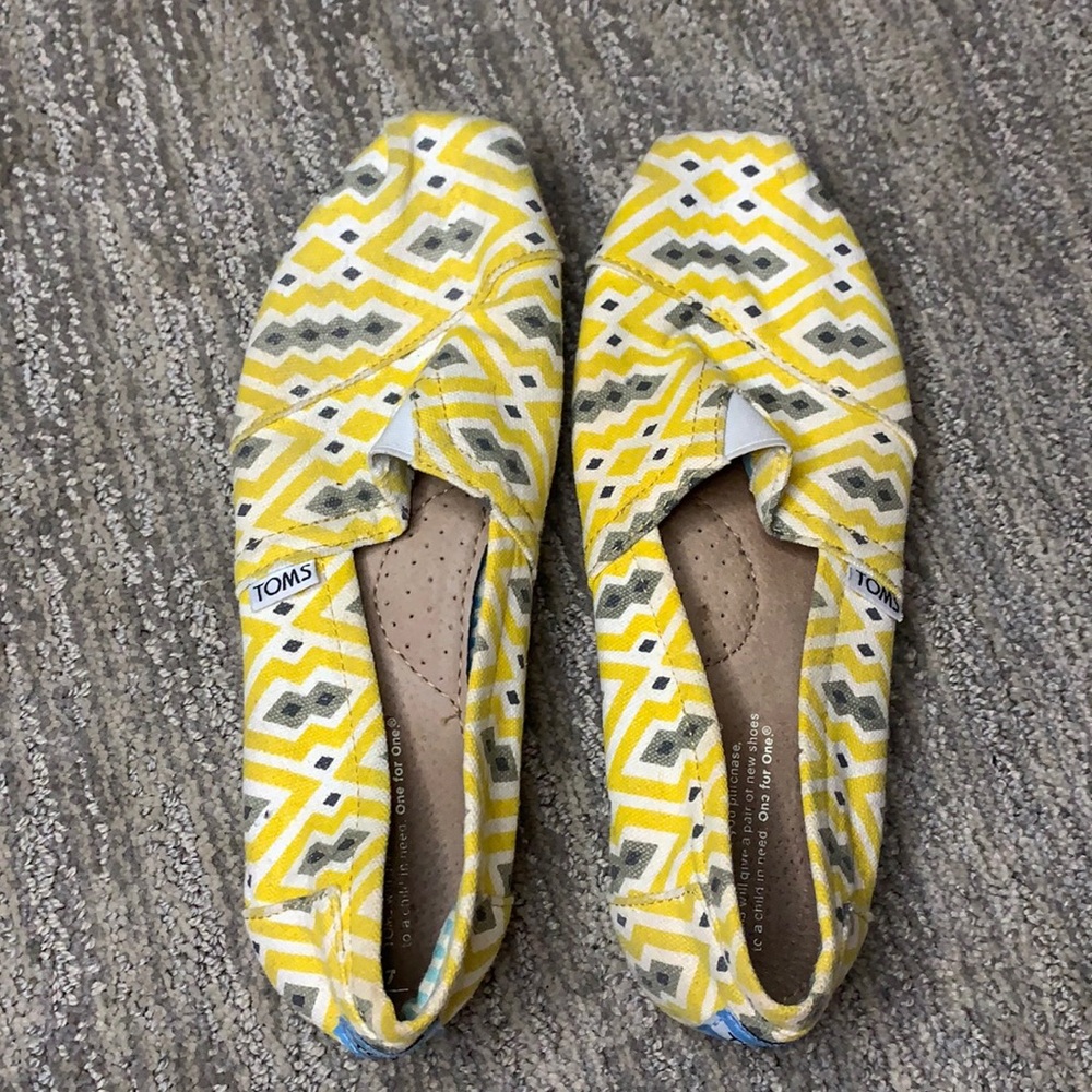 Toms Shoes
